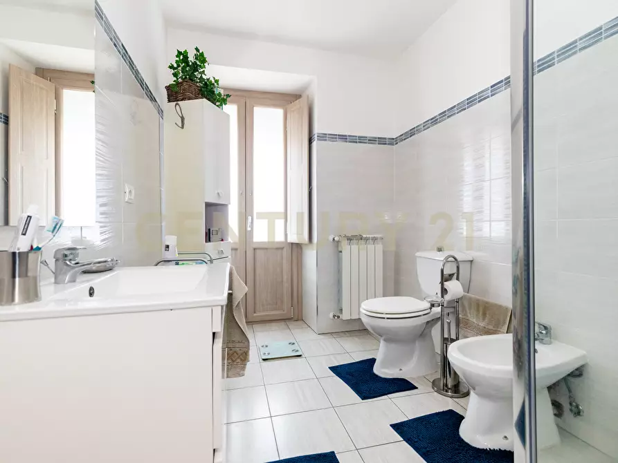 Immagine 20 di Pentalocale in vendita  in Via Recupero 38 a Catania