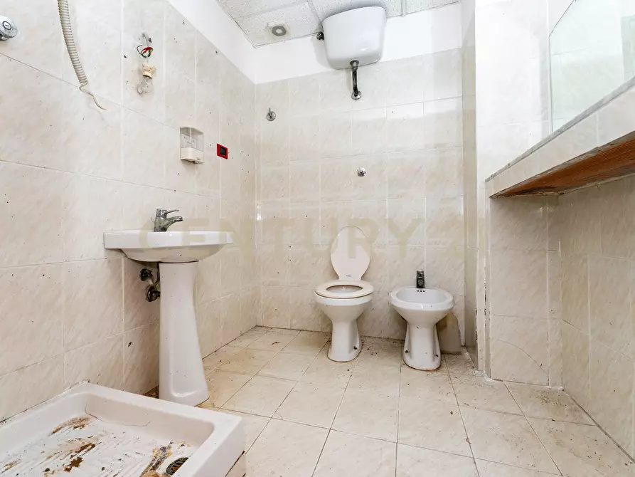 Immagine 16 di Magazzino in vendita  in Via del Bosco 407 a Catania