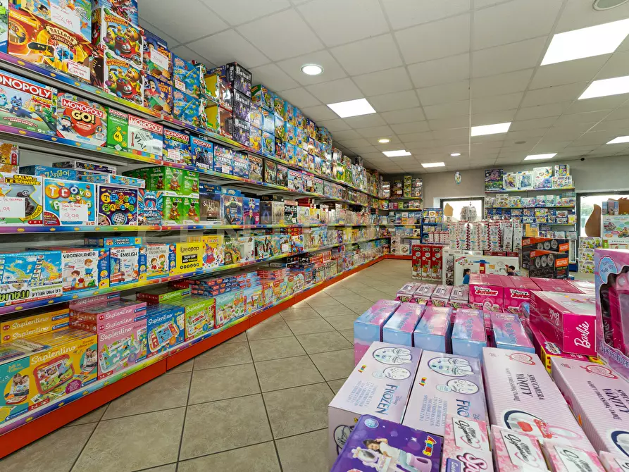 Immagine 32 di Locale commerciale in vendita  in Via Passo Gravina 150 a Catania