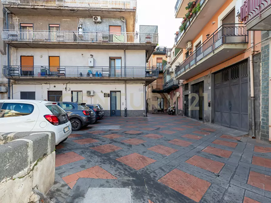 Immagine 19 di Pentalocale in vendita  in Piazza Giovanni Longo 122 a Misterbianco