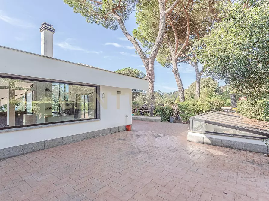 Immagine 4 di Villa in vendita  in Via Spiaggia del Lago 17b a Castel Gandolfo