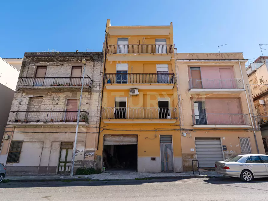 Immagine 1 di Palazzo in vendita  in Via Eraclea 82 a Lentini