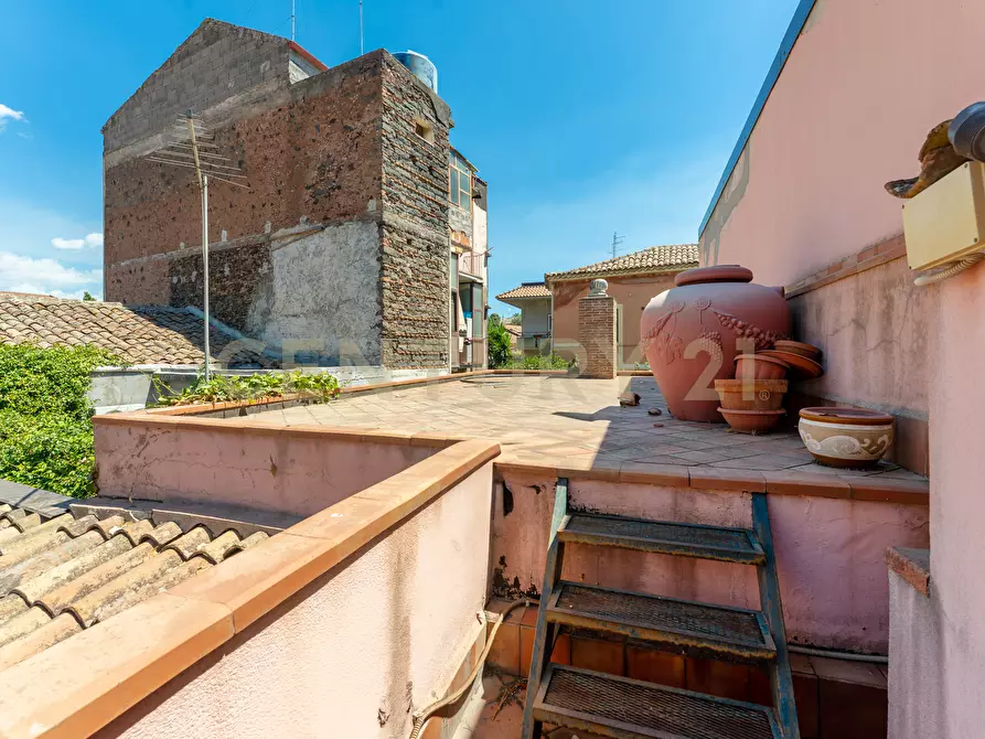 Immagine 19 di Locale commerciale in affitto  in Via Etnea 90 a Mascalucia