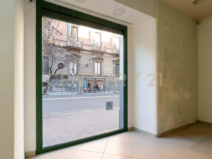 Immagine 46 di Locale commerciale in affitto  in viale Regina Margherita 19 a Catania