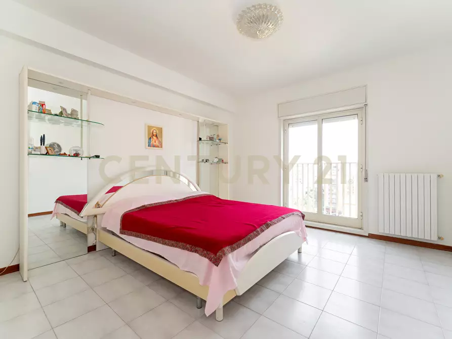 Immagine 38 di Quadrilocale in vendita  in Viale Librino 1 a Catania