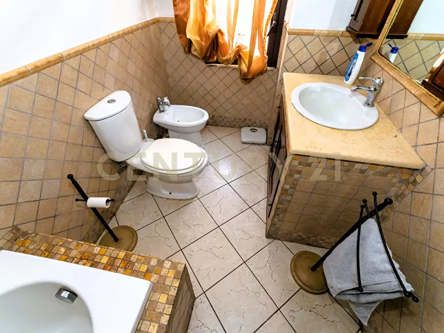 Immagine 11 di Trilocale in vendita  in Corso San Vito 128 a Mascalucia