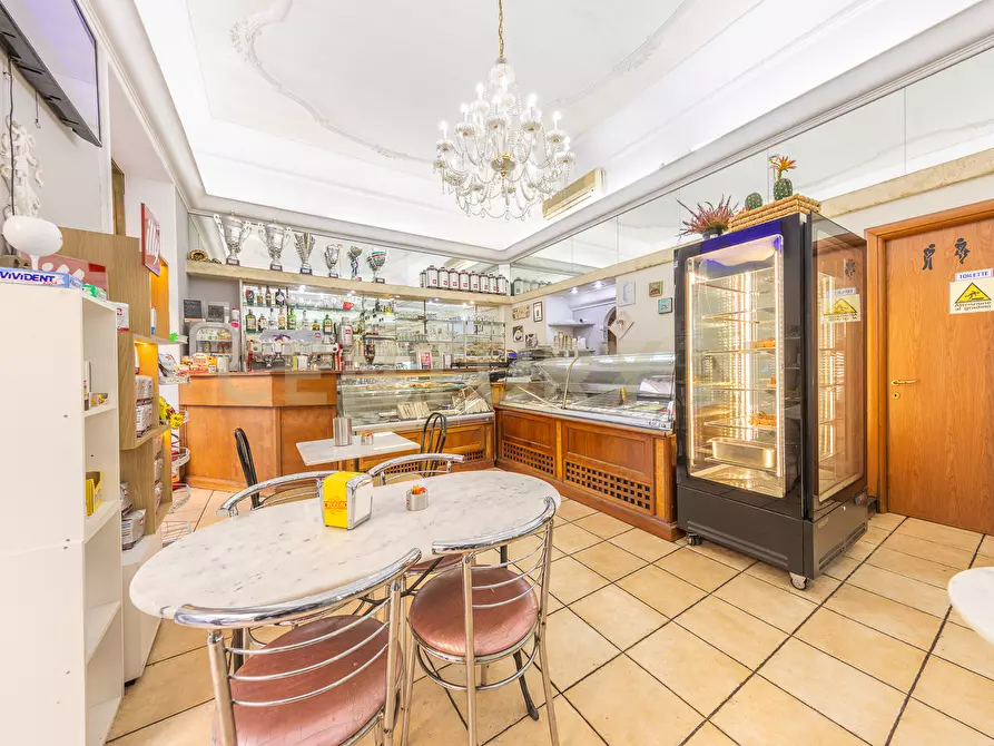 Immagine 16 di Quadrilocale in vendita  in Via Nemorense 26/28 a Roma