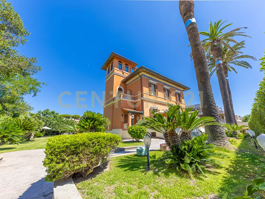 Immagine 10 di Villa in vendita  in Via Aurelia 393 a Santa Marinella