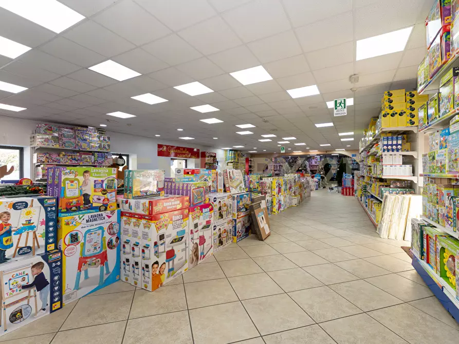 Immagine 31 di Locale commerciale in vendita  in Via Passo Gravina 150 a Catania