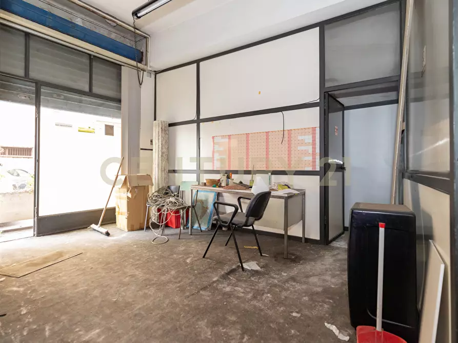 Immagine 7 di Locale commerciale in vendita  in Viale Mario Rapisardi 186 a Catania