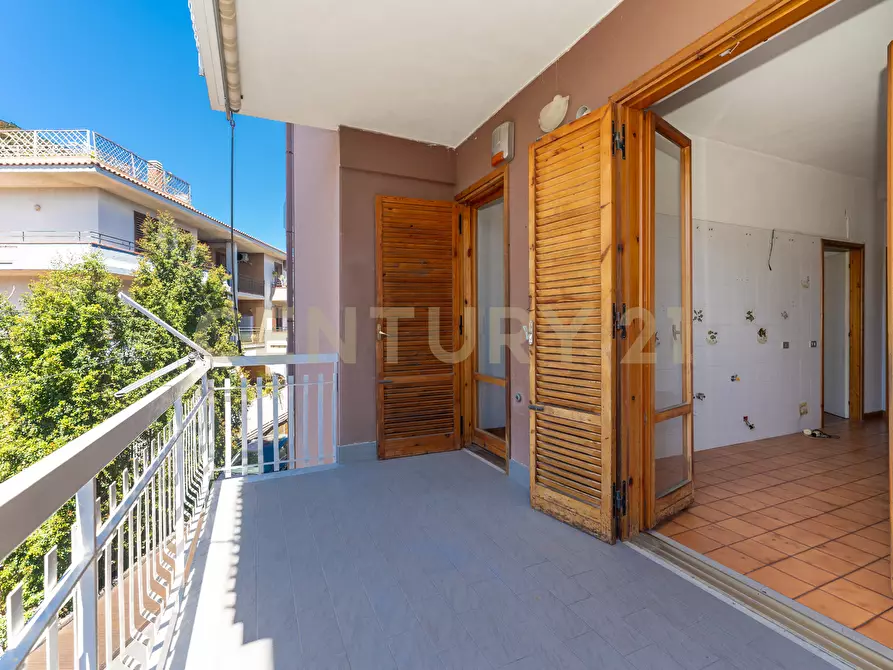 Immagine 16 di Trilocale in vendita  in Via Nazionale a Aci Castello