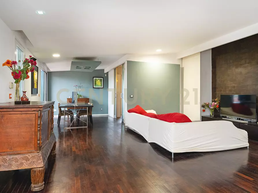 Immagine 26 di Attico in vendita  in Via Maria Gianni 85 a Catania