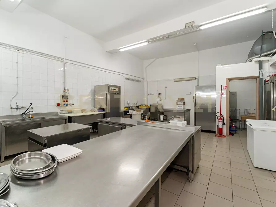 Immagine 33 di Bar / Ristorante in vendita  in Via Vincenzo Giuffrida a Catania