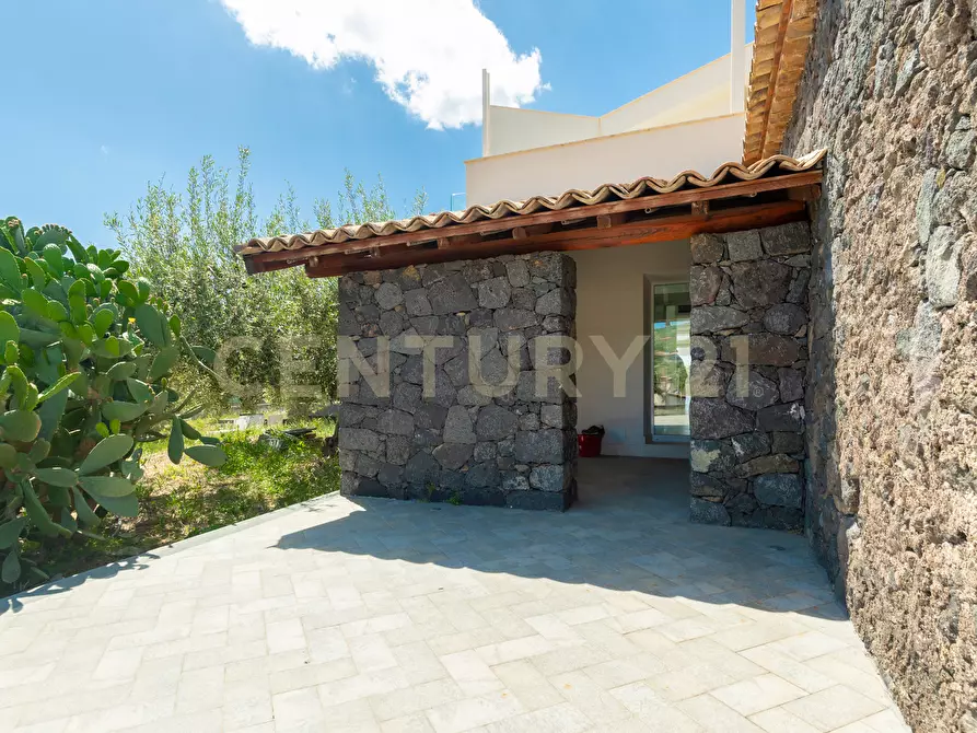 Immagine 19 di Villa in vendita  in SS284 a Adrano