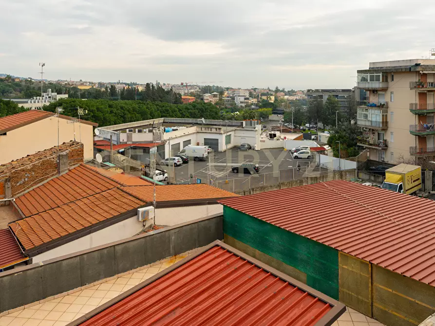 Immagine 33 di Pentalocale in vendita  in Via Edmondo de Amicis 62 a Catania