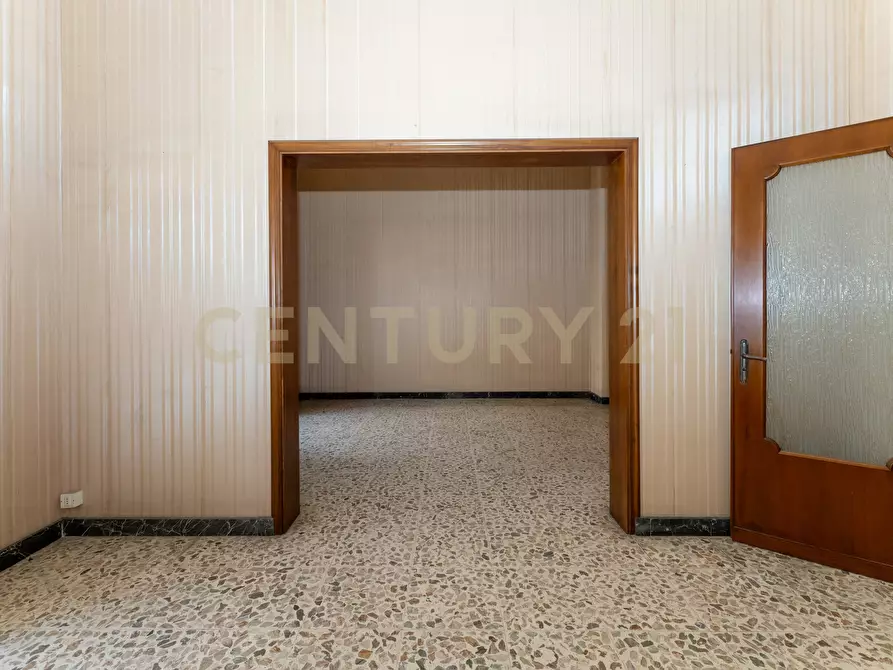 Immagine 13 di Pentalocale in vendita  in Via Milano 60 a Catania