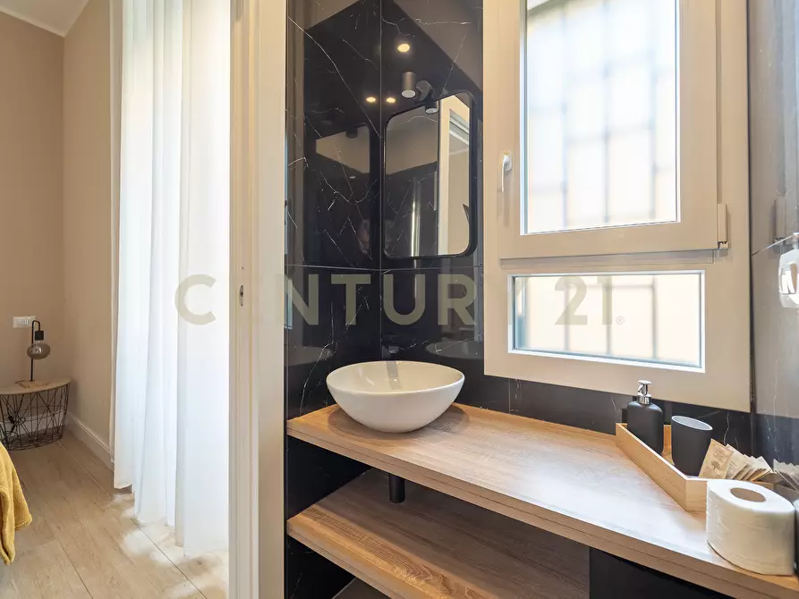 Immagine 13 di Bilocale in vendita  in Via Girolamo Benzoni a Roma