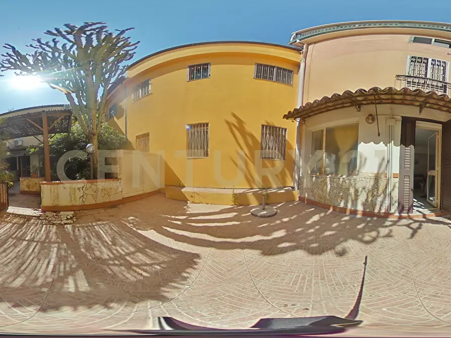 Immagine 52 di Villa in vendita  in Via Livorno 97 a Aci Castello