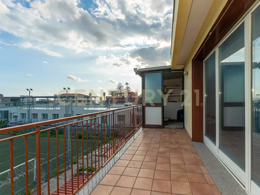 Immagine 59 di Showroom in vendita  in Via delle Scuole 1 a Aci Castello