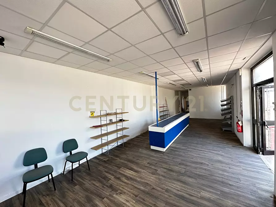 Immagine 21 di Locale commerciale in vendita  in Via Partenope 2 a Anzio