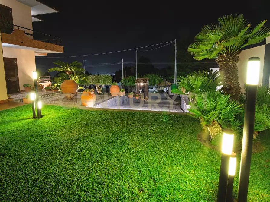 Immagine 100 di Villa in vendita  in Via Salemi 19 a Mascalucia
