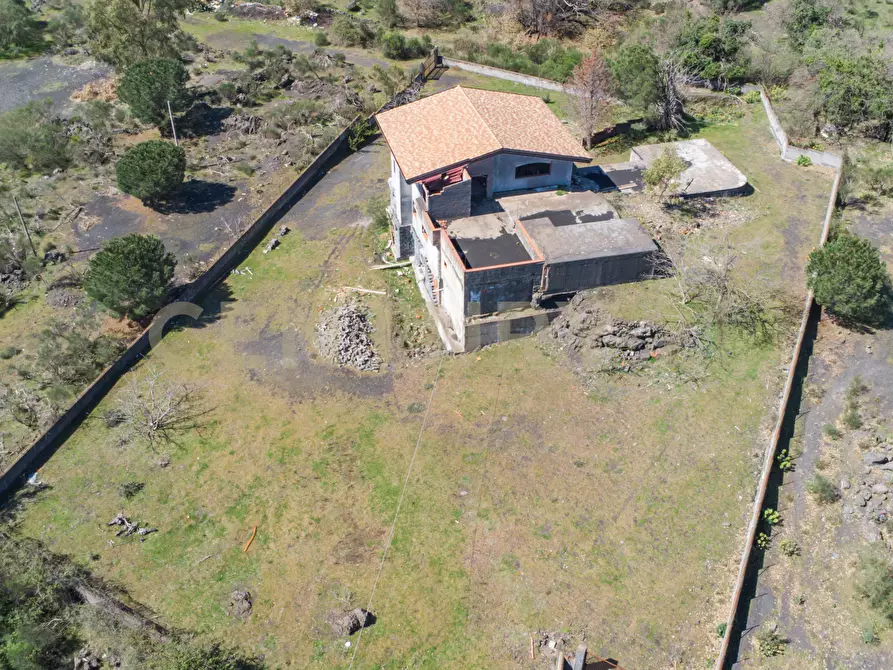 Immagine 10 di Palazzo in vendita  in Via dell'Aria snc a Pedara