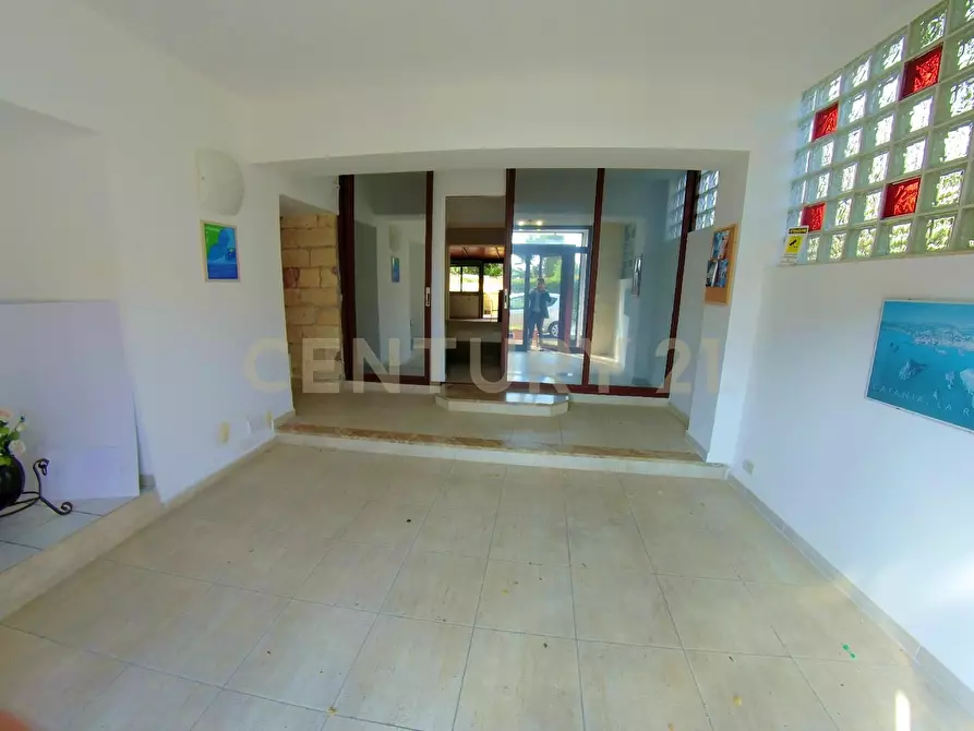 Immagine 4 di Villa in vendita  in Via Livorno 97 a Aci Castello