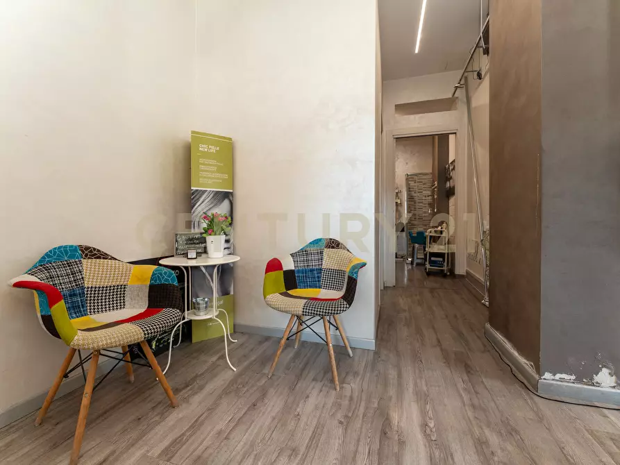 Immagine 26 di Locale commerciale in vendita  in Via del Bosco 163 a Catania