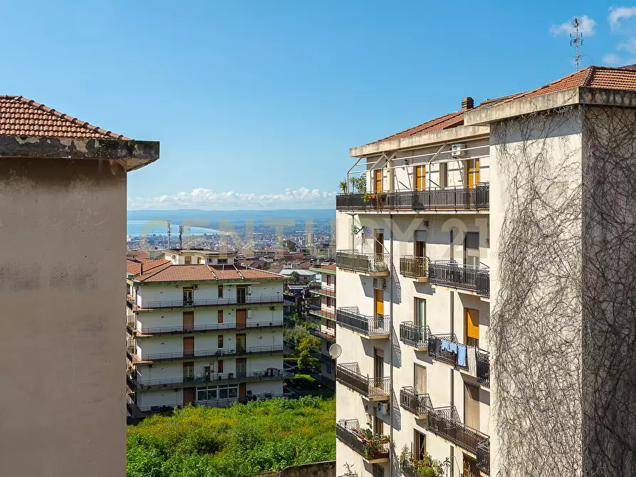 Immagine 28 di Pentalocale in vendita  in Via Carnazza 2 a Tremestieri Etneo