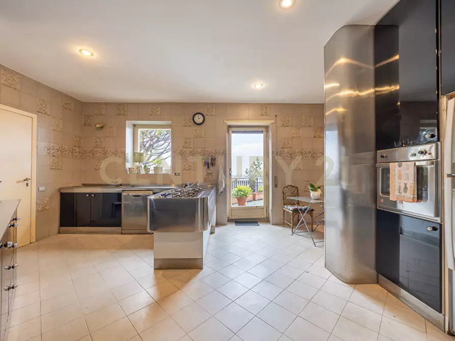 Immagine 8 di Attico in vendita  in Viale Cortina d'Ampezzo a Roma