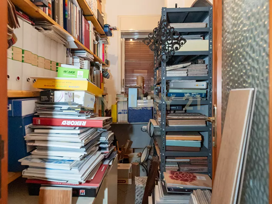 Immagine 27 di Pentalocale in vendita  in Via Convento del Carmine 5 a Tremestieri Etneo