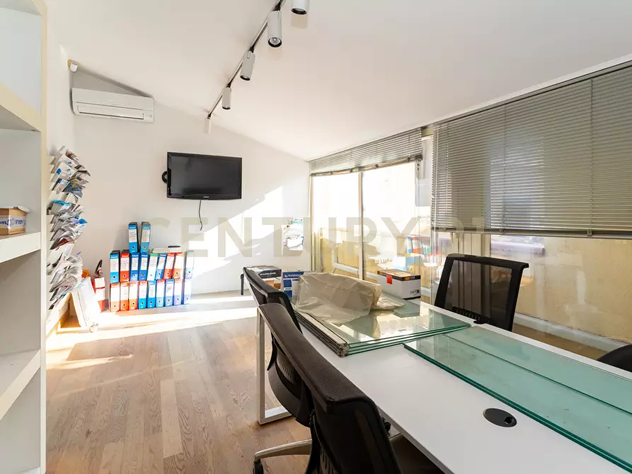 Immagine 14 di Locale commerciale in vendita  in Via Firenze 205 a Aci Castello