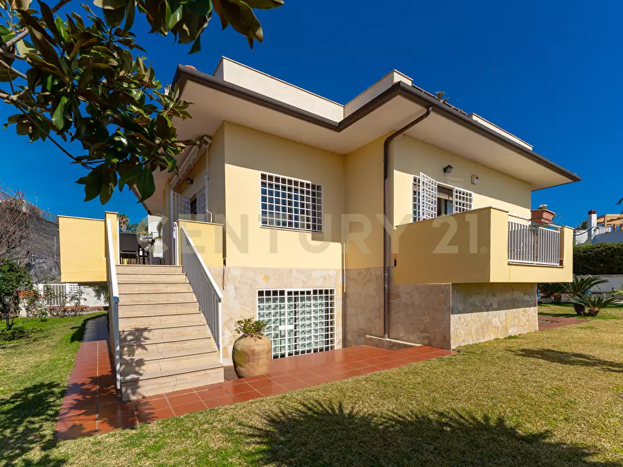 Immagine 1 di Villa in vendita  in Via Antonello da Messina 57 a Aci Castello