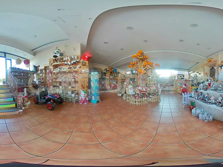 Immagine 51 di Locale commerciale in vendita  in Via Passo Gravina 150 a Catania