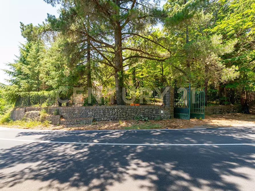 Immagine 3 di Villa in affitto  in Strada Regionale Mareneve SNC a Linguaglossa