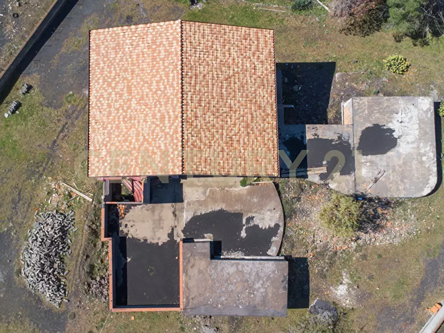 Immagine 11 di Palazzo in vendita  in Via dell'Aria snc a Pedara