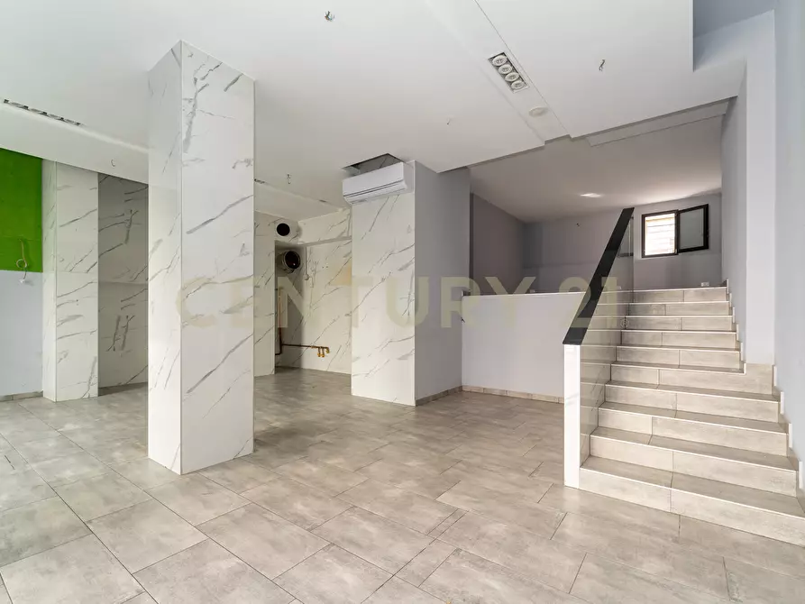 Immagine 18 di Locale commerciale in vendita  in Via Mario Sangiorgi 56 a Catania