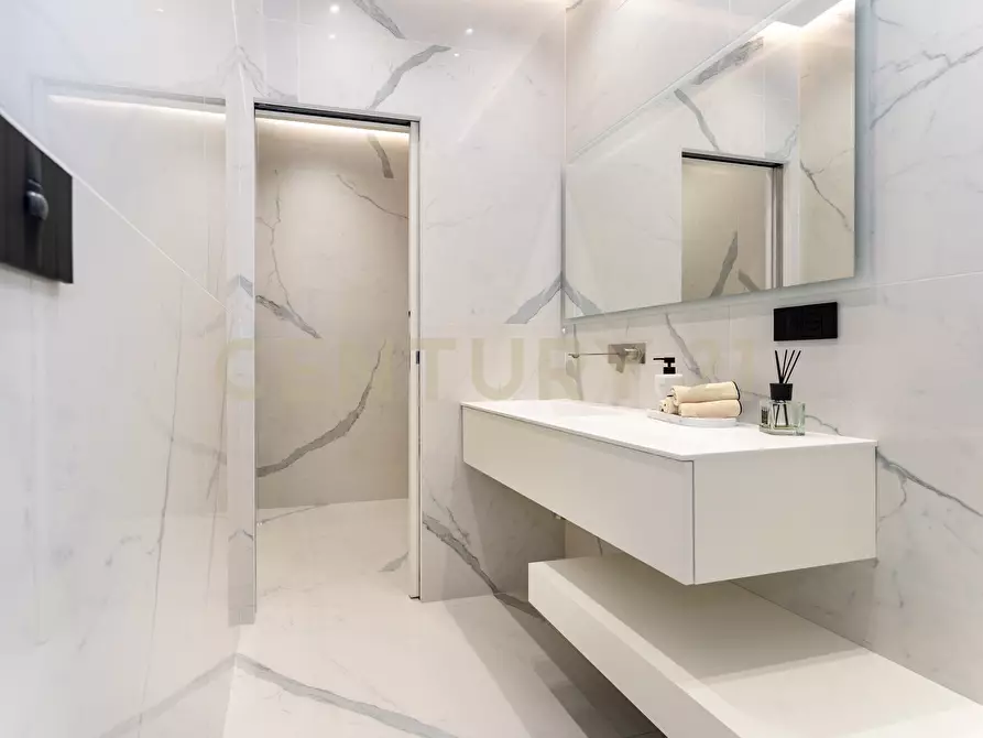 Immagine 55 di Villa in vendita  in Via Sant' Andrea 8 a Catania