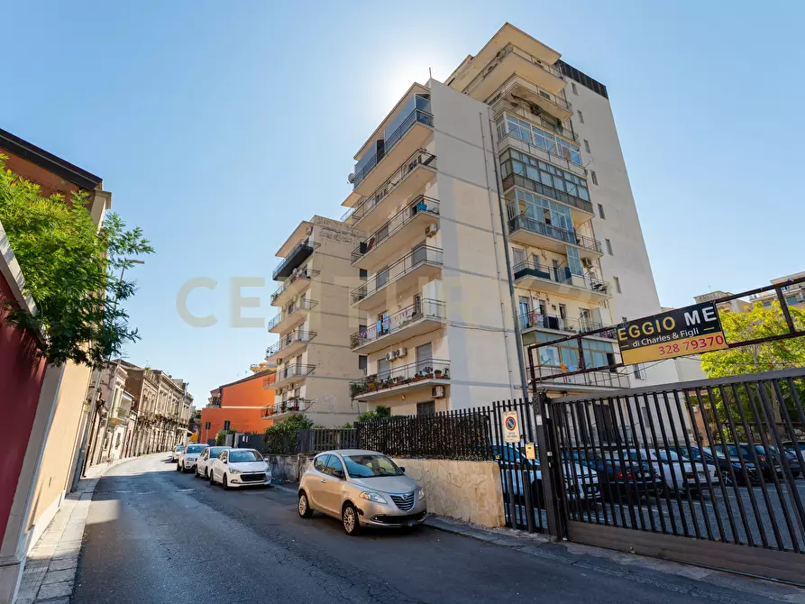Immagine 37 di Pentalocale in vendita  in Via Messina 523 a Catania