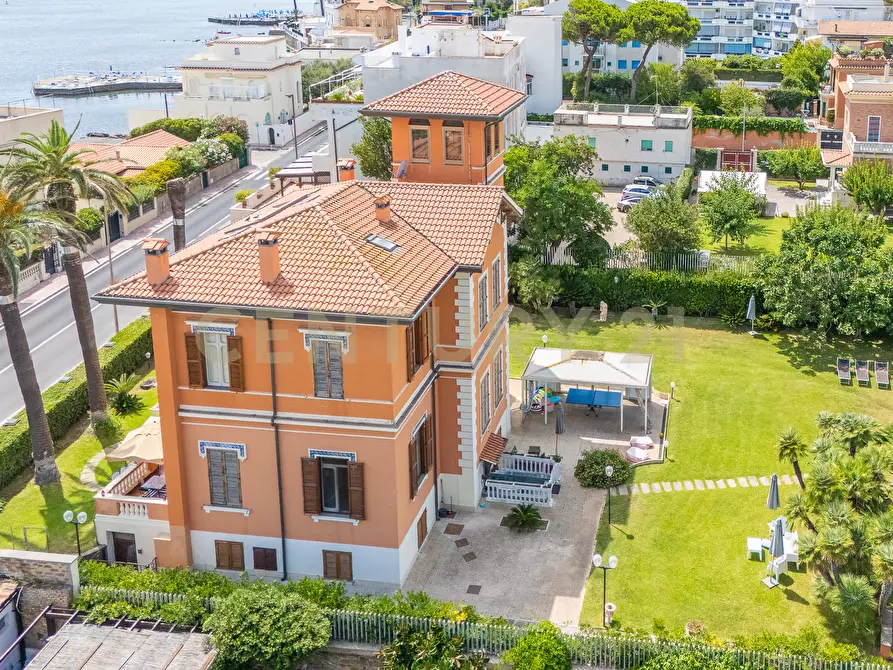 Immagine 6 di Villa in vendita  in Via Aurelia 393 a Santa Marinella