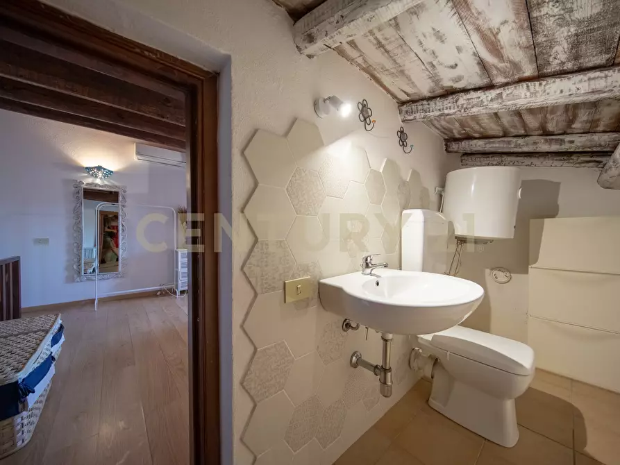Immagine 17 di Casa indipendente in vendita  in Via Madrid a San Teodoro