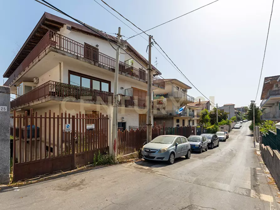 Immagine 2 di Pentalocale in vendita  in Via Antonio de Curtis 27 a Misterbianco