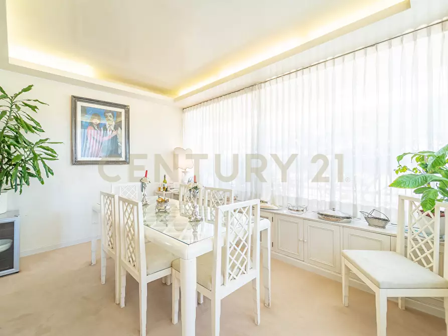 Immagine 3 di Attico in vendita  in Viale Cortina d'Ampezzo 199 a Roma