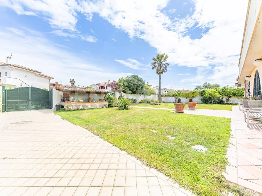 Immagine 48 di Villa in vendita  in Via Calabria 4 a Ardea