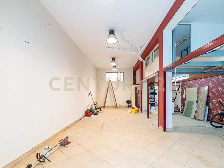 Immagine 9 di Attività commerciale in vendita  a Misterbianco