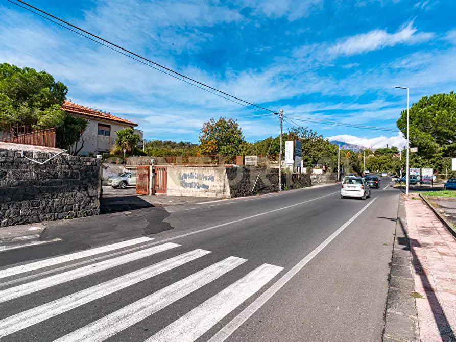 Immagine 19 di Pentalocale in vendita  in Via Pulei 49A a Mascalucia