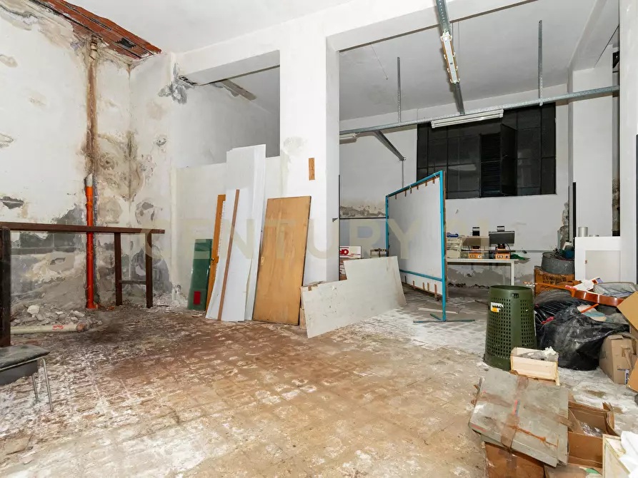 Immagine 32 di Locale commerciale in vendita  in Viale Mario Rapisardi 186 a Catania