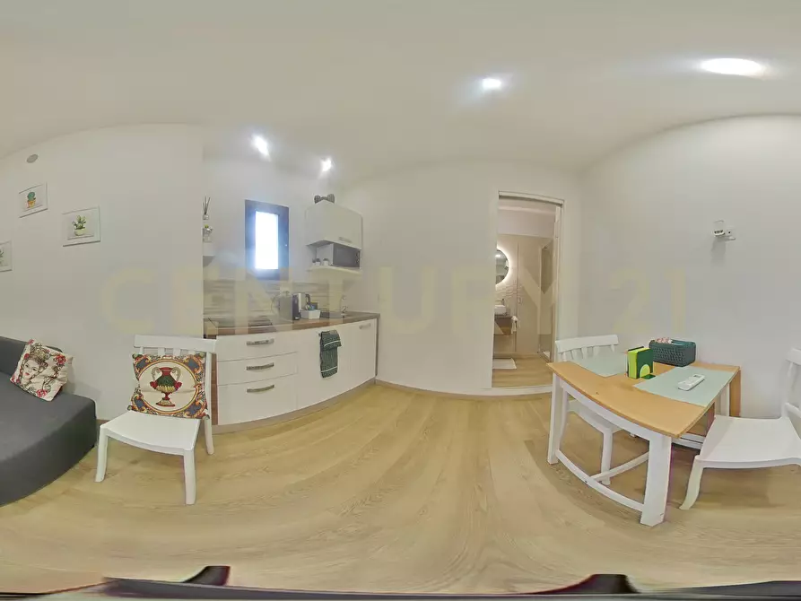 Immagine 36 di Bilocale in vendita  in Via Calì 17 a Catania