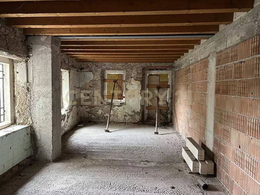 Immagine 26 di Villa in vendita  in Via Belvedere snc a Verona