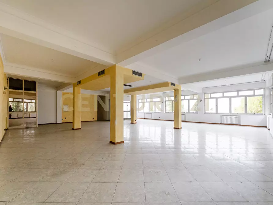 Immagine 6 di Locale commerciale in affitto  in Via Catira 2 a San Gregorio Di Catania